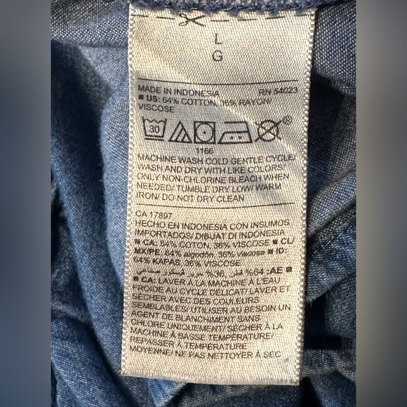 Old Navy Denim Button Down Dress with Pockets.  Size Large. 38” Bust 34” Length - Picture 4 of 4